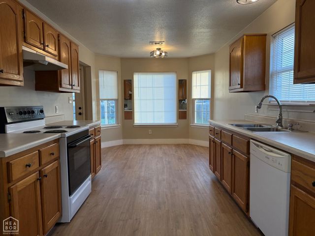 326 E Robinson Street, Bay, AR 72411