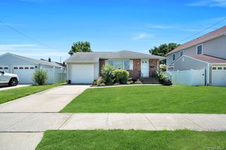 40 Lowell Street, Hicksville, NY 11801