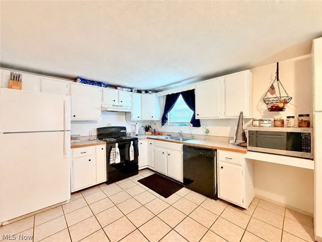 805 4th Street, Belpre, OH 45714