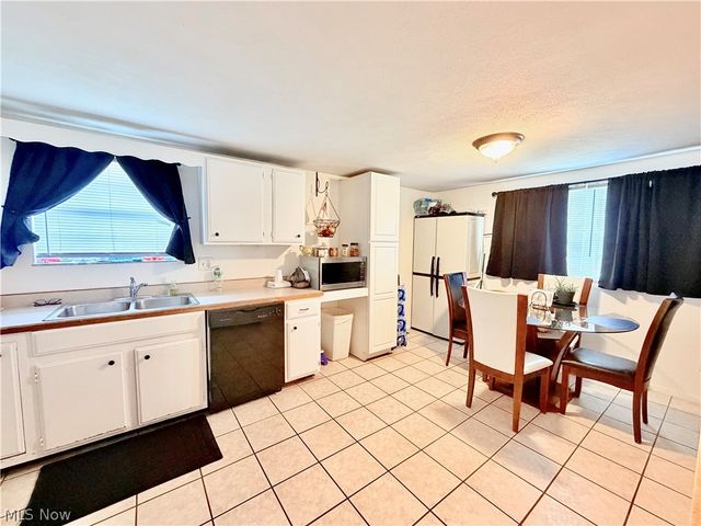 805 4th Street, Belpre, OH 45714