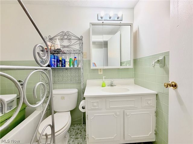 805 4th Street, Belpre, OH 45714
