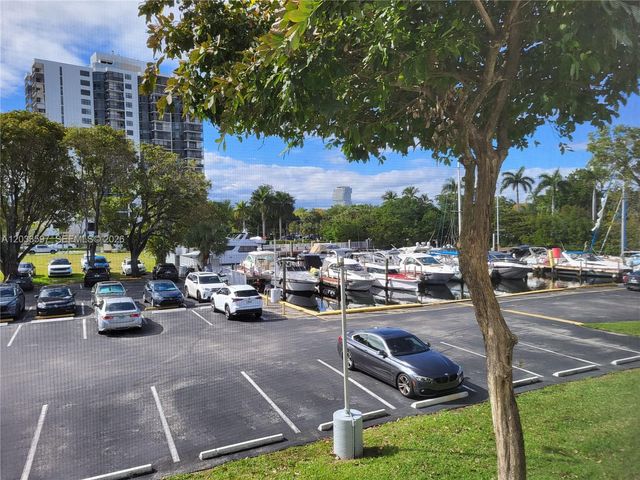 3401 N Country Club Drive 211, Aventura, FL 33180