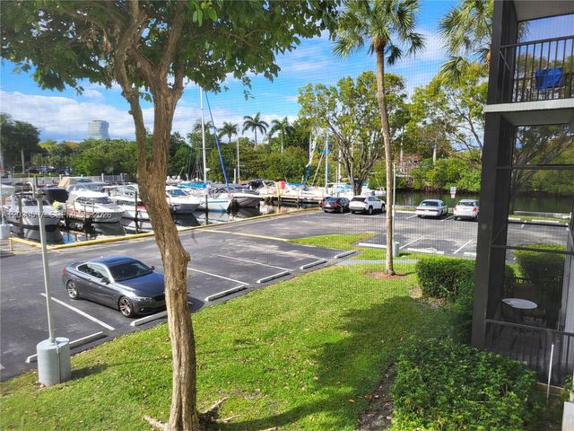 3401 N Country Club Drive 211, Aventura, FL 33180