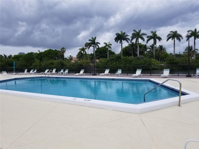 3401 N Country Club Drive 211, Aventura, FL 33180