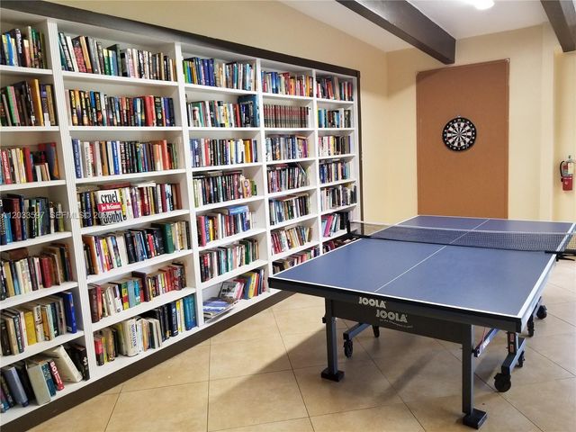 3401 N Country Club Drive 211, Aventura, FL 33180