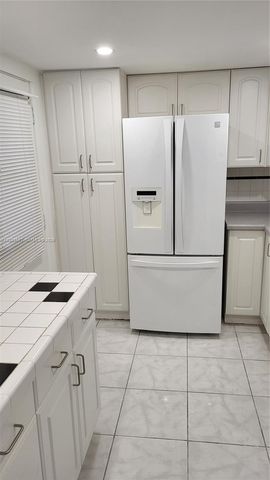 3401 N Country Club Drive 211, Aventura, FL 33180