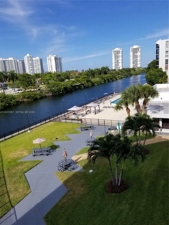 3401 N Country Club Drive 211, Aventura, FL 33180