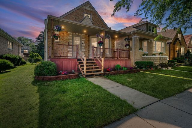 4953 N Meade Avenue, Chicago, IL 60630