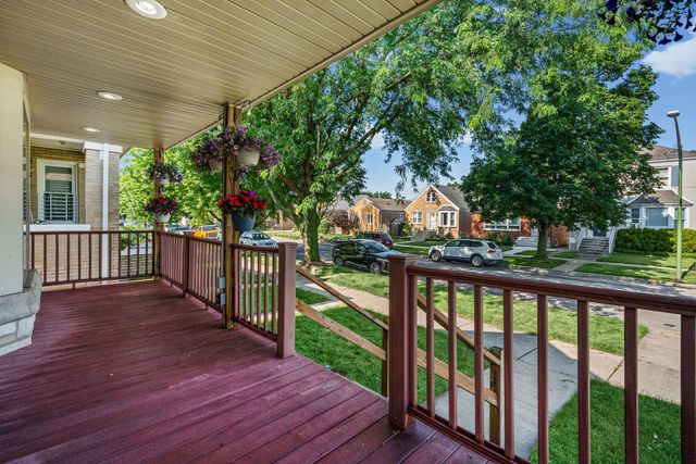 4953 N Meade Avenue, Chicago, IL 60630