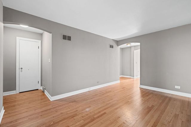 4953 N Meade Avenue, Chicago, IL 60630