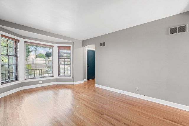 4953 N Meade Avenue, Chicago, IL 60630