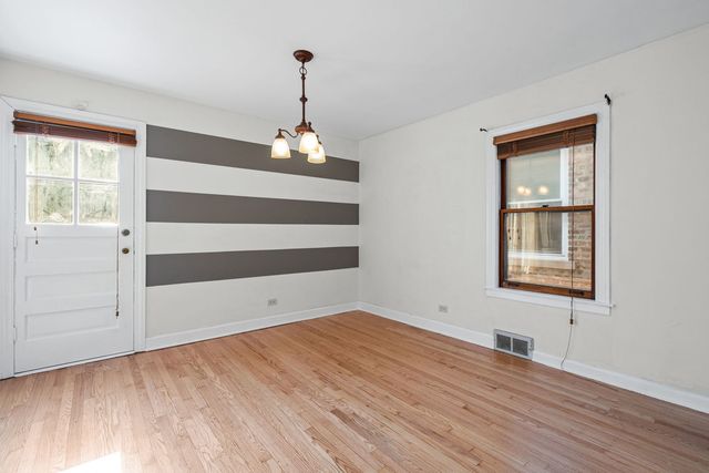 4953 N Meade Avenue, Chicago, IL 60630