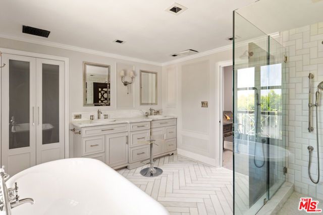 908 N Rexford Drive, Beverly Hills, CA 90210
