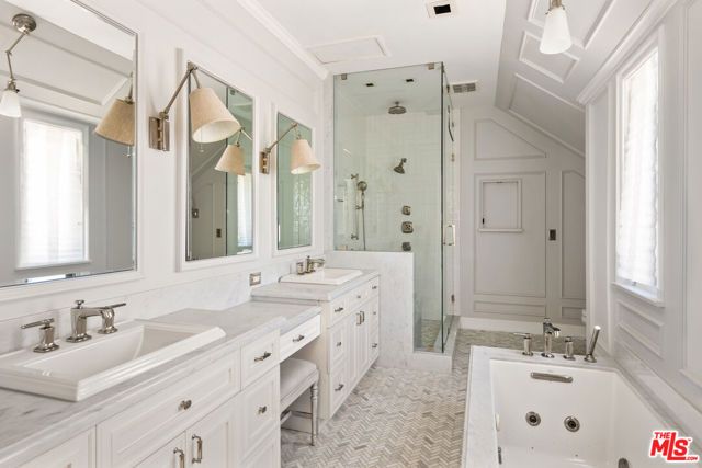 908 N Rexford Drive, Beverly Hills, CA 90210