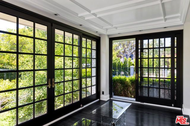 908 N Rexford Drive, Beverly Hills, CA 90210