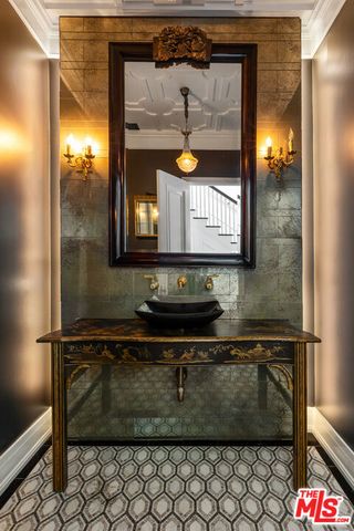 908 N Rexford Drive, Beverly Hills, CA 90210