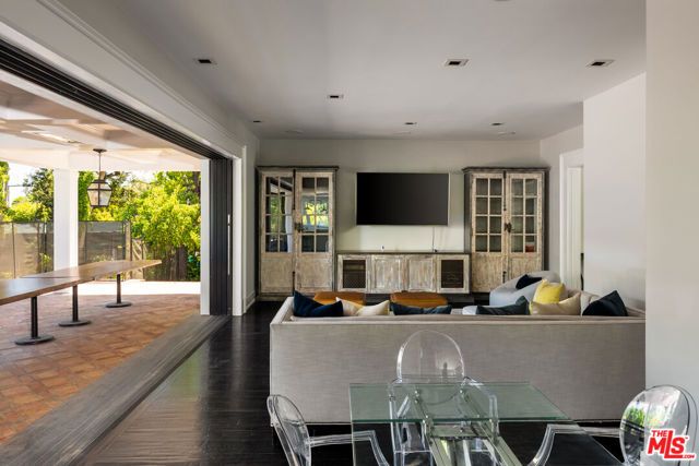 908 N Rexford Drive, Beverly Hills, CA 90210