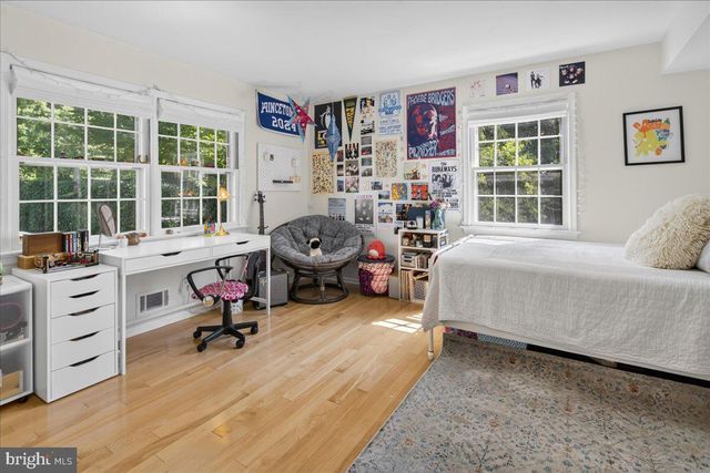 8 TURNER CT, Princeton, NJ 08540