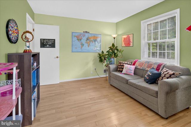 8 TURNER CT, Princeton, NJ 08540