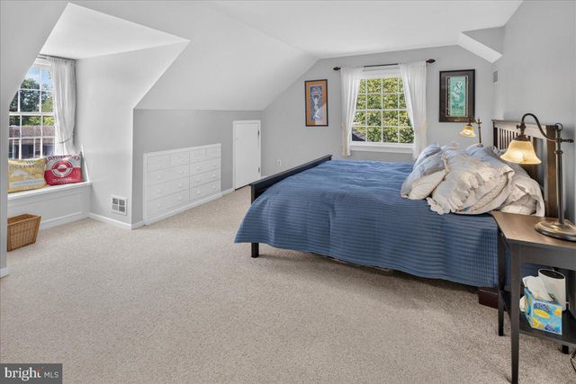8 TURNER CT, Princeton, NJ 08540