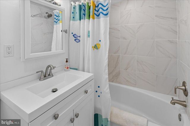 8 TURNER CT, Princeton, NJ 08540