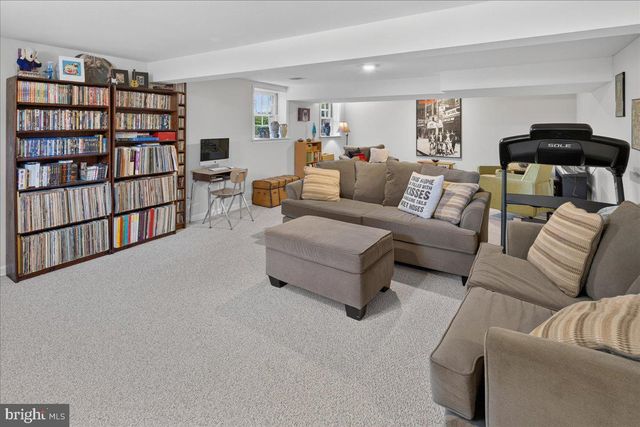 8 TURNER CT, Princeton, NJ 08540
