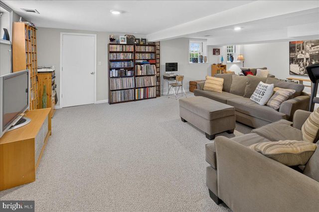 8 TURNER CT, Princeton, NJ 08540