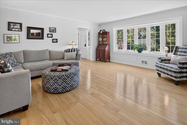 8 TURNER CT, Princeton, NJ 08540