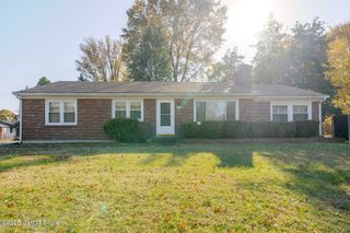 10024 Prairie Dr, Louisville, KY 40272