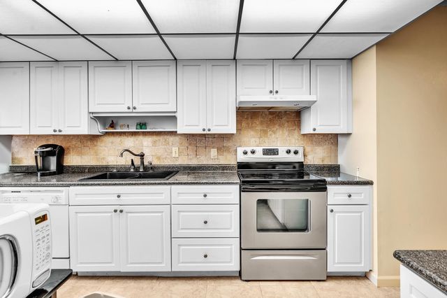 3233 NE 32nd Avenue 703, Fort Lauderdale, FL 33308