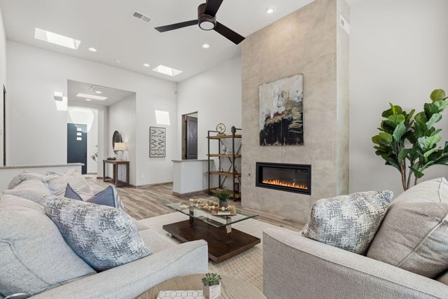 2700 Puerta Del Bosque Lane, Albuquerque, NM 87104
