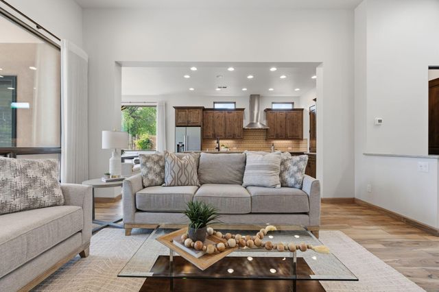 2700 Puerta Del Bosque Lane, Albuquerque, NM 87104