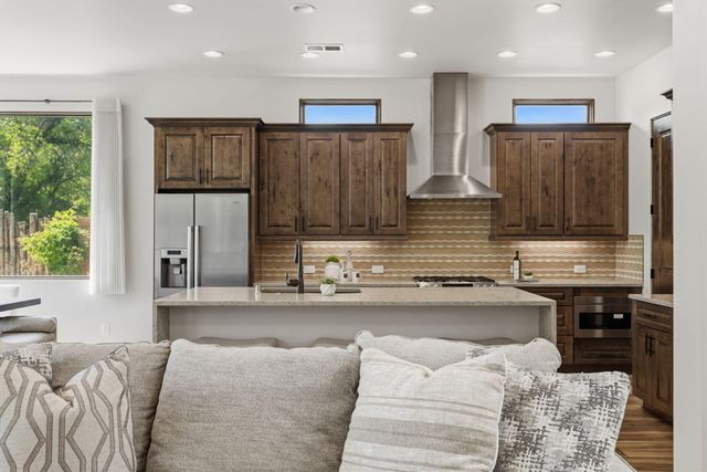 2700 Puerta Del Bosque Lane, Albuquerque, NM 87104