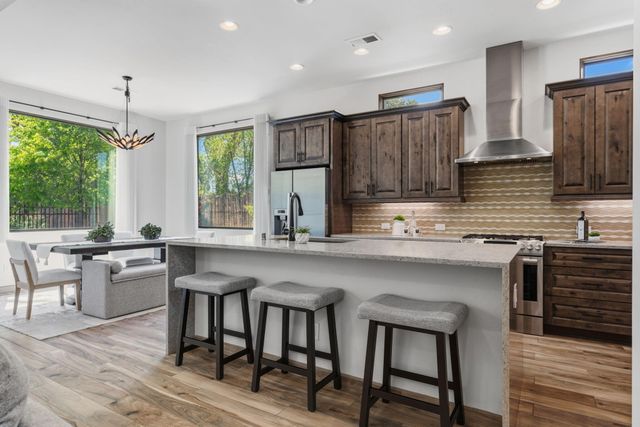 2700 Puerta Del Bosque Lane, Albuquerque, NM 87104