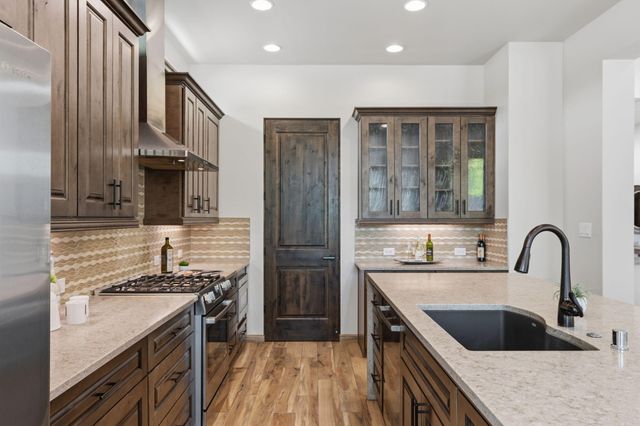 2700 Puerta Del Bosque Lane, Albuquerque, NM 87104