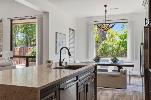 2700 Puerta Del Bosque Lane, Albuquerque, NM 87104