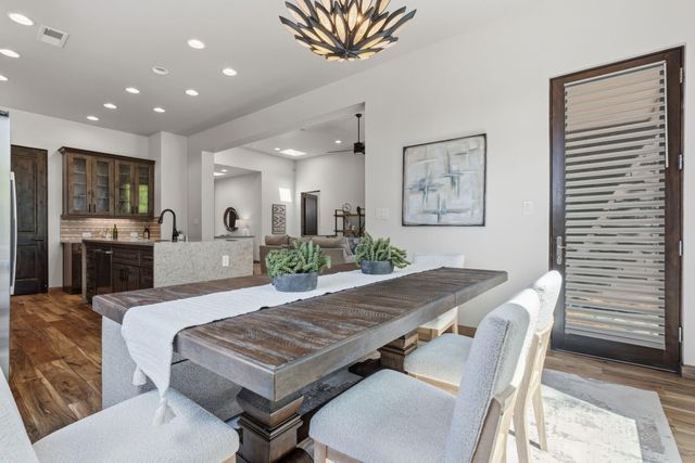 2700 Puerta Del Bosque Lane, Albuquerque, NM 87104
