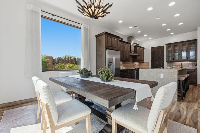 2700 Puerta Del Bosque Lane, Albuquerque, NM 87104
