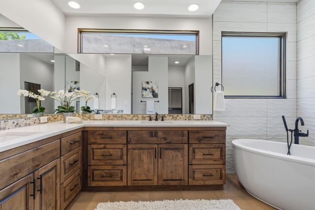 2700 Puerta Del Bosque Lane, Albuquerque, NM 87104