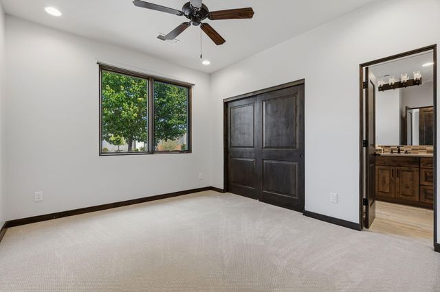 2700 Puerta Del Bosque Lane, Albuquerque, NM 87104