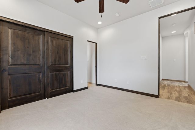 2700 Puerta Del Bosque Lane, Albuquerque, NM 87104