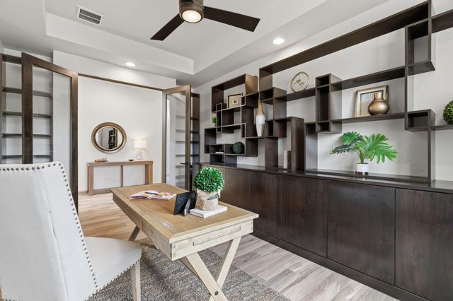 2700 Puerta Del Bosque Lane, Albuquerque, NM 87104