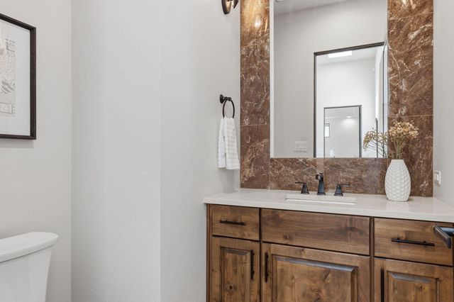 2700 Puerta Del Bosque Lane, Albuquerque, NM 87104