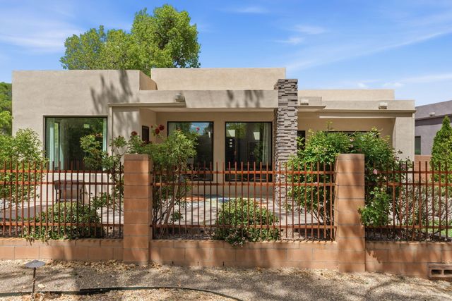 2700 Puerta Del Bosque Lane, Albuquerque, NM 87104