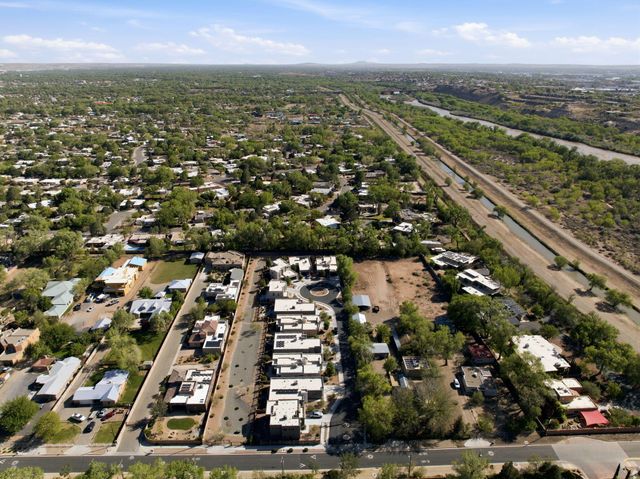 2700 Puerta Del Bosque Lane, Albuquerque, NM 87104