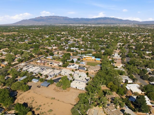 2700 Puerta Del Bosque Lane, Albuquerque, NM 87104