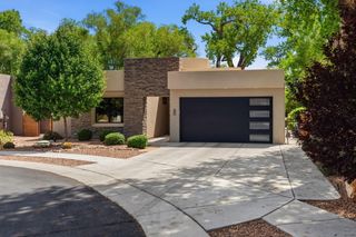 2700 Puerta Del Bosque Lane, Albuquerque, NM 87104