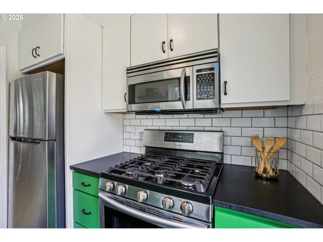 2025 Se CARUTHERS St 17, Portland, OR 97214