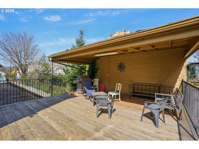 2025 Se CARUTHERS St 17, Portland, OR 97214