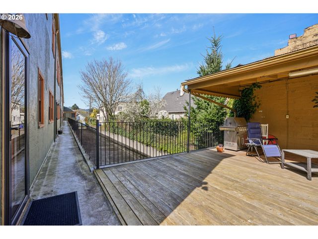 2025 Se CARUTHERS St 17, Portland, OR 97214